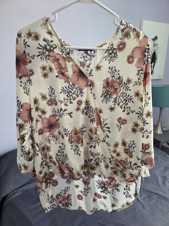 West Kei Tops - Floral V-Neck Blouse in Cream and Dusty Rose